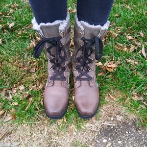 Sorel boots + Free Gift